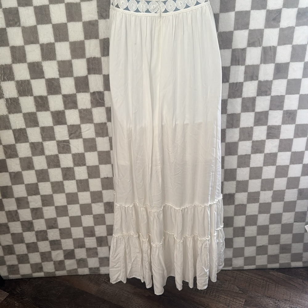 Pink Lily Cream Maxi Dress with Ruffled Tiered Design Size M/Medium - Picture 9 of 13